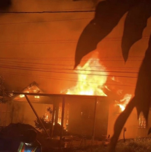 Kebakaran di Jalan Gunung Daek Tembilahan, Dua Bangunan Hangus Dilalap Api