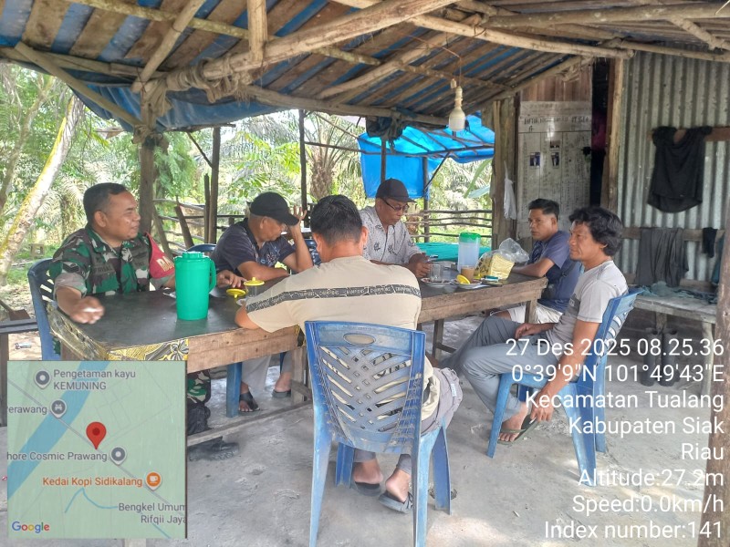 Babinsa Afrisal Laksanakan Komsos di Kampung Maredan, Ajak Warga Peduli Kesehatan Lingkungan