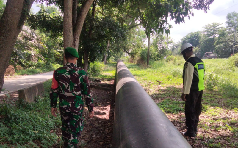 Disepanjang Jalur Pipa Minyak, Babinsa Koramil 01 Sosialisasi Keamanan Aset Vital