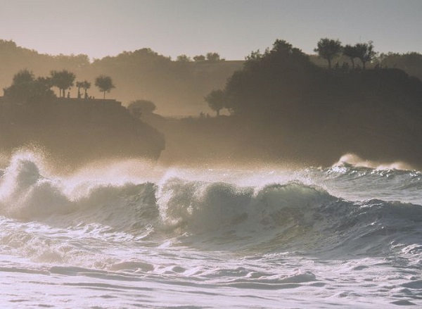Peringatan Dini Hujan Petir di Pekanbaru dan Waspada Gelombang Tinggi di Inhil
