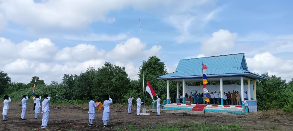 Upacara HUT RI ke-80 di Desa Sungai Danai Berlangsung Khidmat Meski Tanpa Kepala Desa