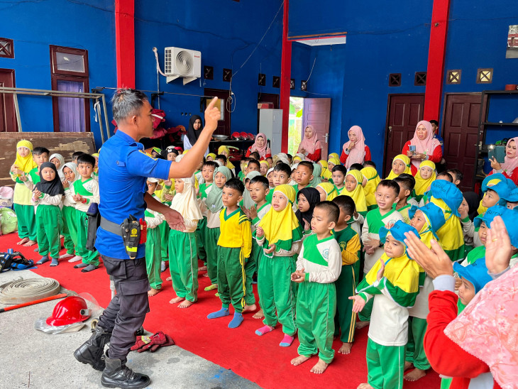 Belajar Pencegahan Kebakaran Sejak Dini, Siswa TK Kunjungi Pemadam Kebakaran Kampar