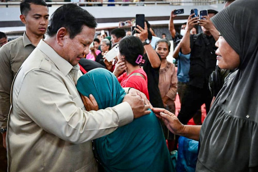 Prabowo Terjun Langsung ke Posko Pengungsian Bencana di Tapanuli Tengah: Negara Kita Kuat!
