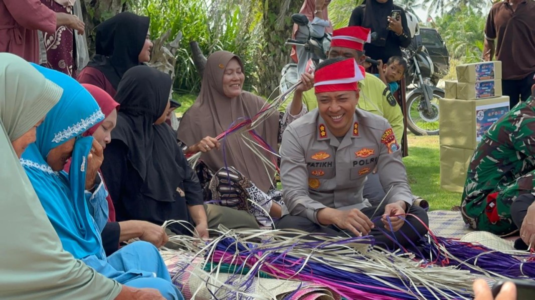 Ekspedisi Merah Putih Presisi, Polres Dumai Tanam 200 Mangrove dan Berbagi Bantuan di Sungai Sembilan