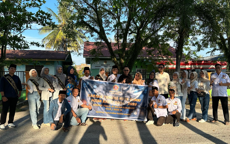 Ramadhan ke 25, Karang Taruna Dumai Bersama Bujang Dara Berbagi Takjil