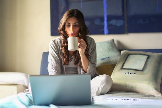 7 Tips Memilih Laptop untuk Bisnis Online, Biar Usaha Lancar Tanpa Drama!