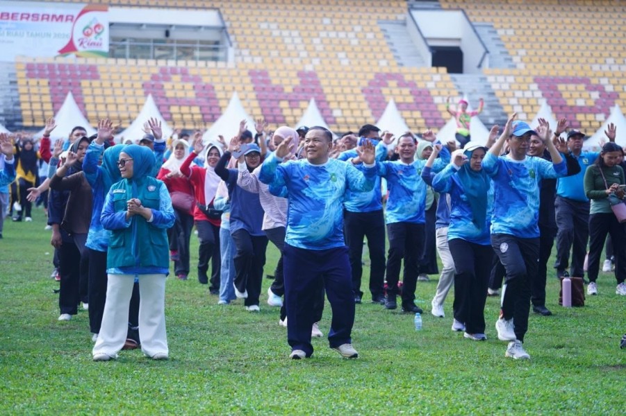 HUT ke-69 Riau Semarak, Ribuan Warga Senam Massal, Tanam 2.500 Pohon dan Resmikan Kantor KONI