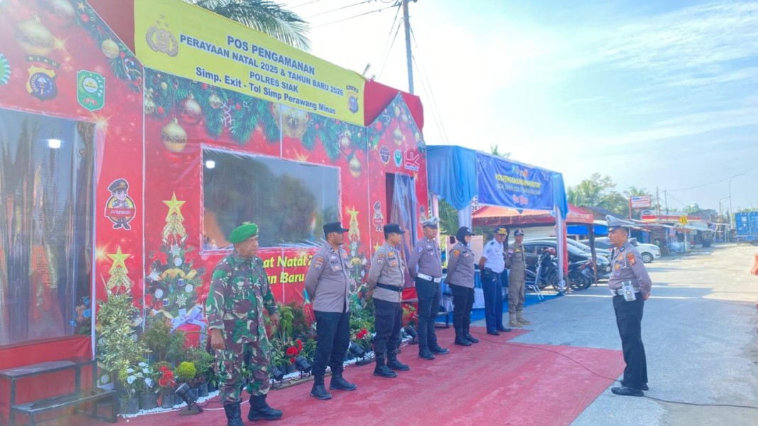 Babinsa Pelda Benriyadi Amankan Pos PAM Nataru 2025–2026 di Exit Tol Minas Simpang Perawang
