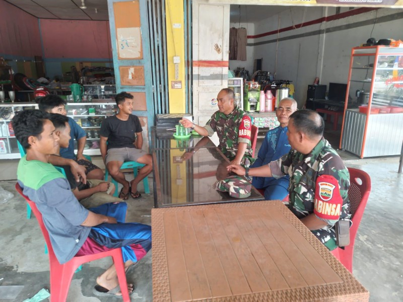 Babinsa Pelda Benriyadi Ajak Warga Lubuk Umbut Jaga Kesehatan Lewat Komsos
