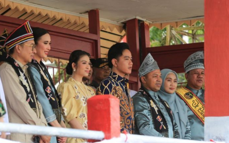 Pacu Jalur Mendunia, Gubernur Riau Dampingi Wapres Gibran di Tepian Narosa