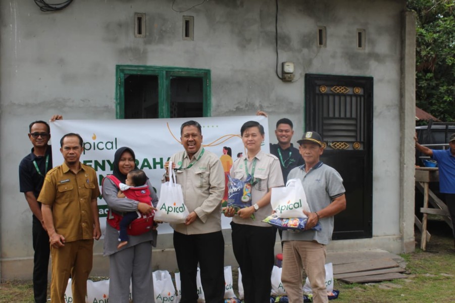 Sambut Idulfitri, Apical Bagikan 1.200 Lebih Paket Sembako untuk Warga Lubuk Gaung Dumai