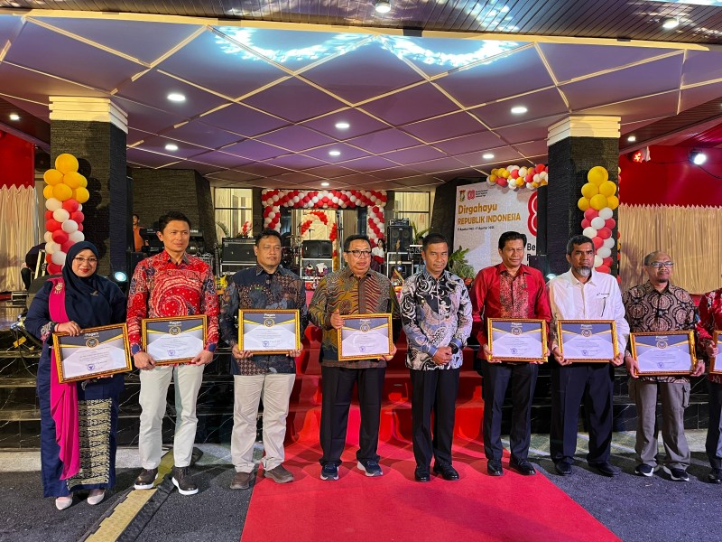 SKK Migas Sumbagut dan KKKS Hulu Migas Raih Penghargaan CSR dari Bupati Kampar