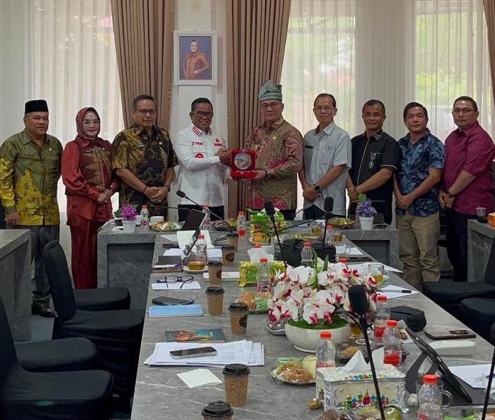 Bupati Zukri Terima Kunjungan Kerja Pemkab Nias Selatan, Paparkan Strategi Optimalisasi PAD