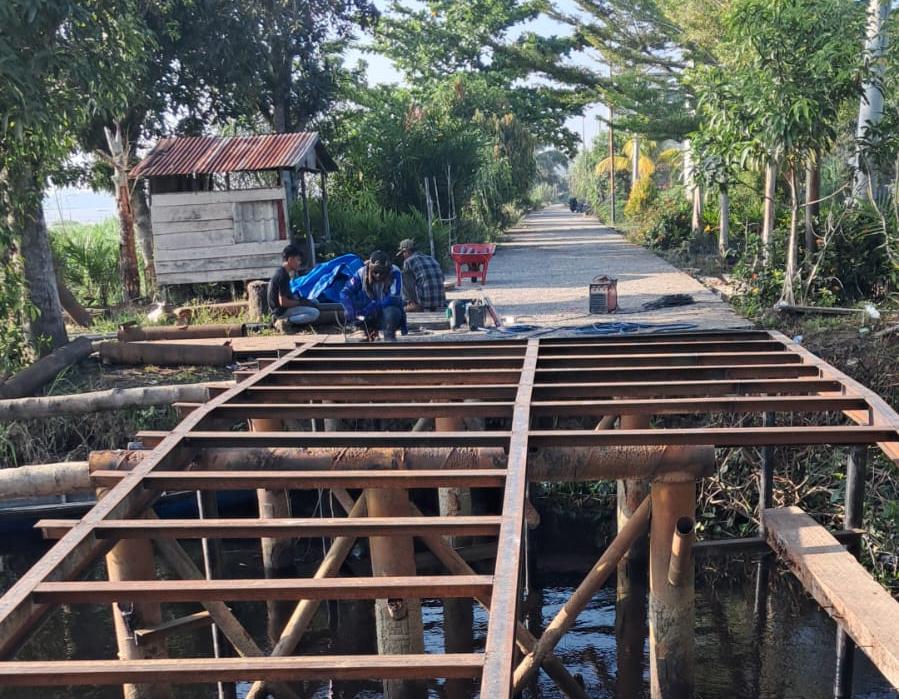 Hari ke-6 Jembatan Presisi Polri di Pangkalan Terap: Rangka Besi Mulai Terpasang, Progres Capai 18%
