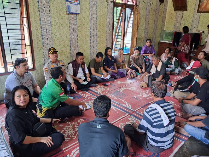 Tim Forensik Autopsi Ulang Jasad Antoni Tampubolon, Polsek Tapung Dampingi Proses Ekshumasi di Pemakaman Keluarga!