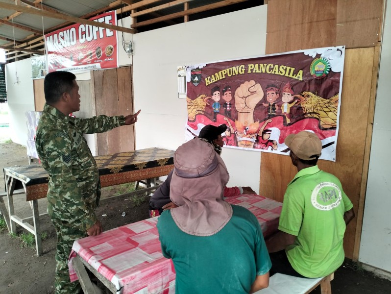 Serma R. Girsang Sosialisasikan Nilai-Nilai Pancasila kepada Warga Minas Jaya