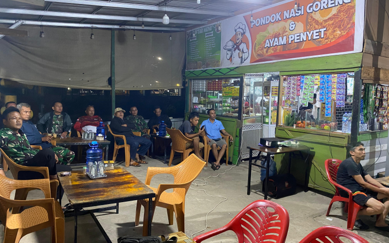 Perkuat Silaturahmi dengan Warga, Koramil 02/Bukit Kapur Gelar Nobar Bersama Masyarakat