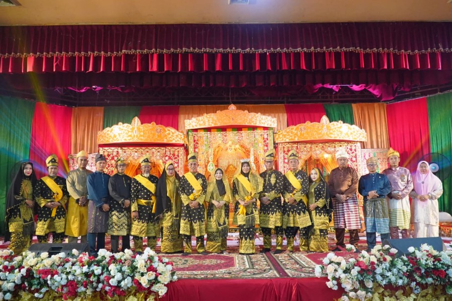 Hadiri Pelantikan LAMR Inhil dan Penganugerahan Gelar Adat Bupati dan Wabup,  Dandim 0314/Inhil Sampaikan Tahniah