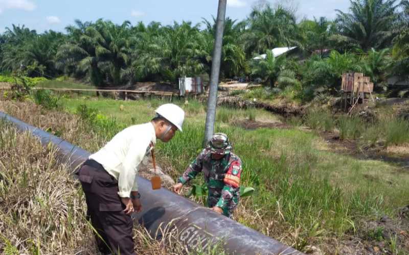 Cegah Gangguan Aset Vital, Babinsa dan Security PHR Sisir Jalur Pipa Kilometer 12 hingga 25