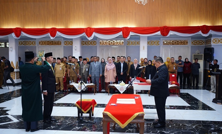 SF Hariyanto Lantik 14 Pejabat Eselon II, Tegaskan Amanah dan Tantangan Fiskal Riau