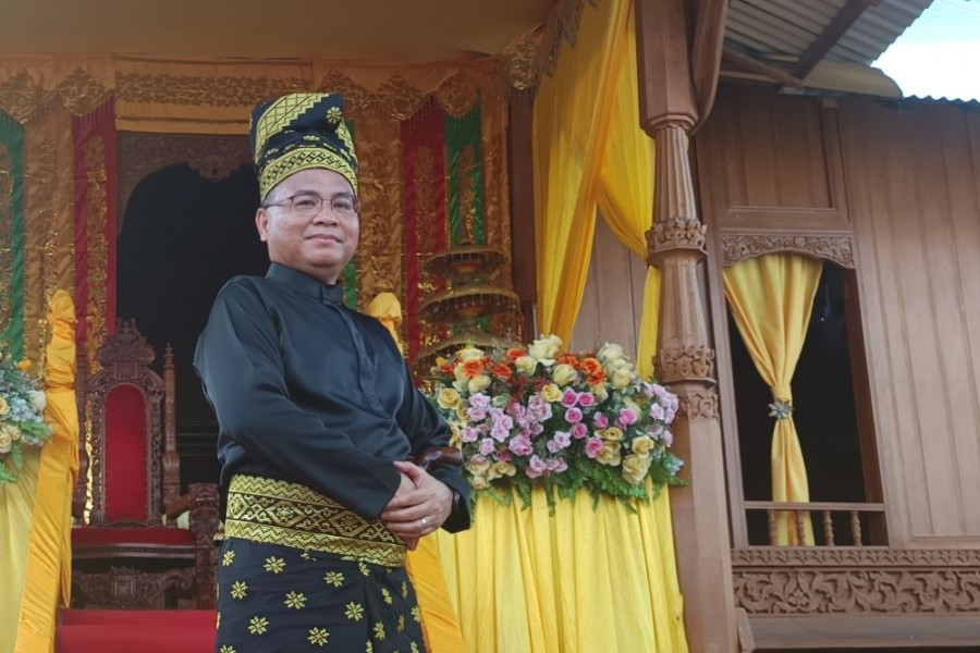 Rektor Unilak Prof Junaidi Dianugerahi Gelar Adat Kerajaan Rokan
