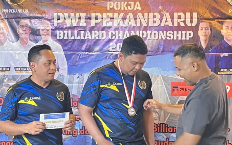 PWI Dumai Tunjukkan Prestasi, Rahmat Sabet Juara 3 Turnamen Biliar PWI 2025