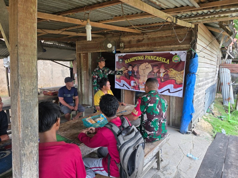 Babinsa Koramil 03/Minas Sosialisasikan Nilai-Nilai Pancasila di Kampung Pancasila Minas Jaya, Warga Sambut Baik