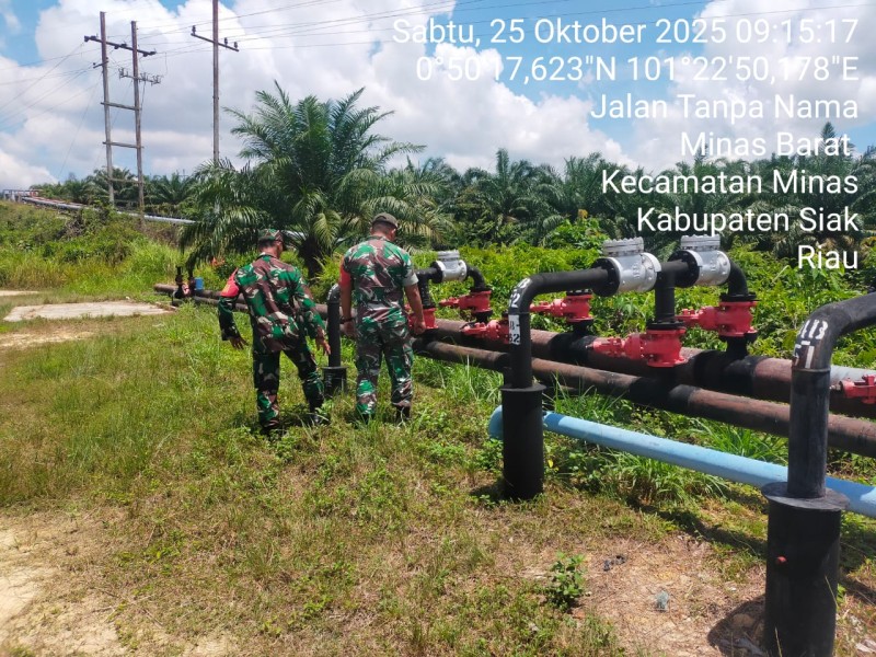 Babinsa Pelda Benriyadi dan Sertu Joko Purnomo Laksanakan Patroli Penguatan Binter SKK Migas di Wilayah Minas