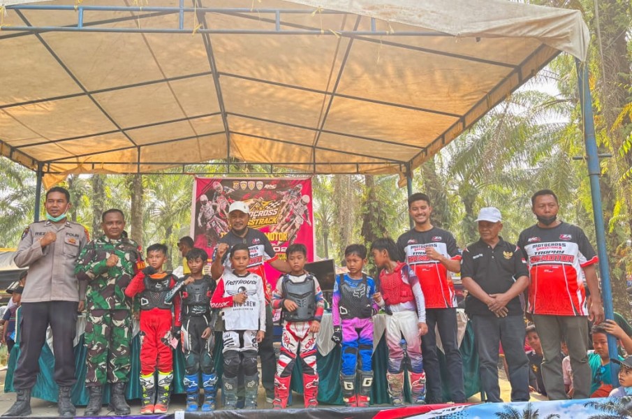 Willy Aspra Apresiasi Kegiatan Positif Motocross dan Grasstrack Piala Iza Motor