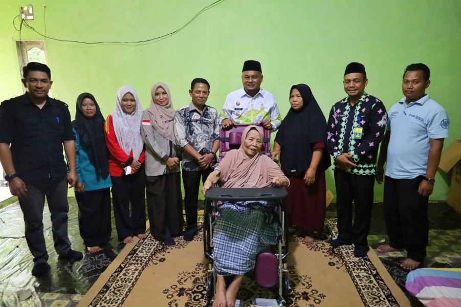 Pemkab Siak Serahkan 15 Alat Bantu Fisik bagi Penyandang Disabilitas dan Lansia