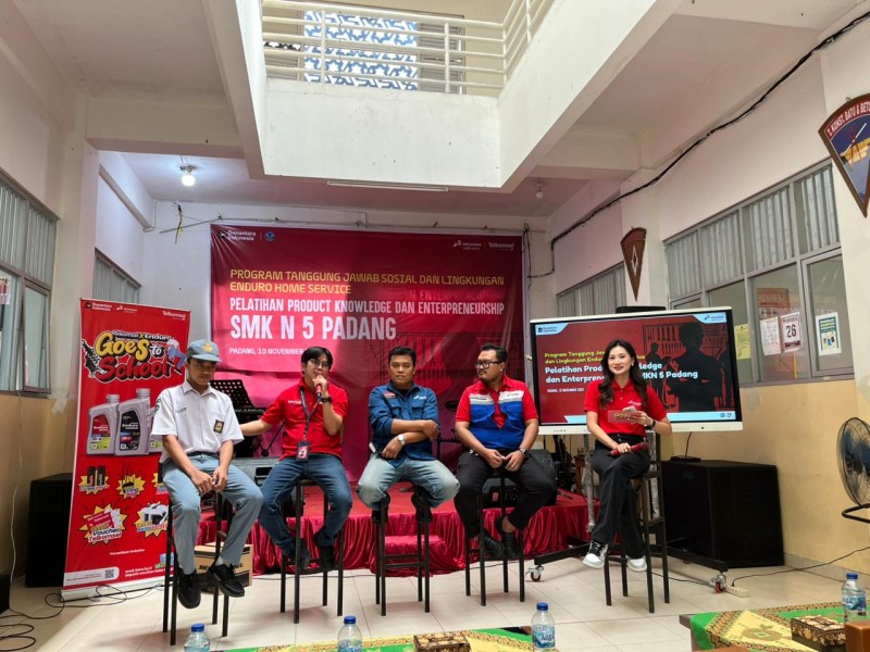 Telkomsel dan Pertamina Lubricants Gelar Kick-Off “Telkomsel x Enduro Goes to School”