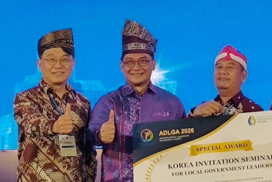 Pakai Tanjak Melayu, CEO LS Ware Korea Undang Sekda Riau ke Seminar Digital