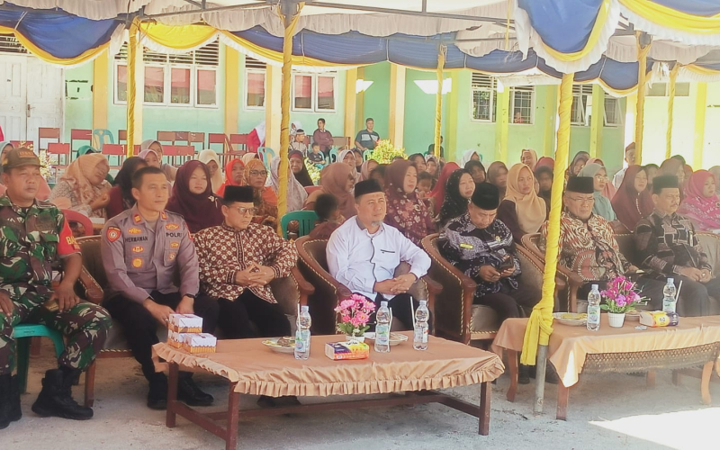 Babinsa Pelintung Hadiri Acara Khatam Al-Quran dan Wisuda Tahfiz MTSN 2 Dumai