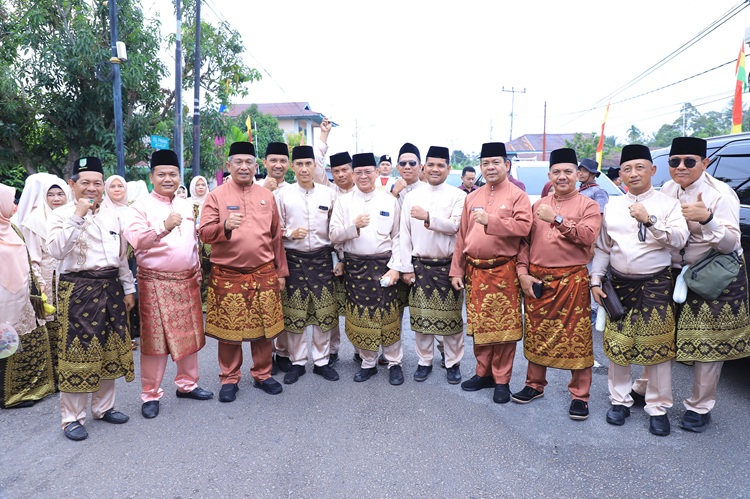 Rokan Hulu Tampil Memukau di Pawai Taaruf MTQ ke-43 Riau: Semangat, Budaya, dan Kebersamaan