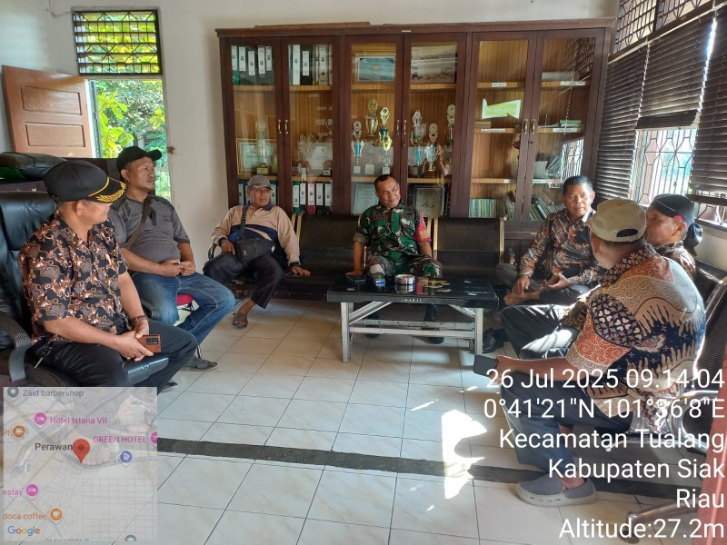 Babinsa Koramil 04/Perawang Laksanakan Komsos di Kampung Maredan, Ajak Warga Peduli Kesehatan dan Kebersihan Lingkungan