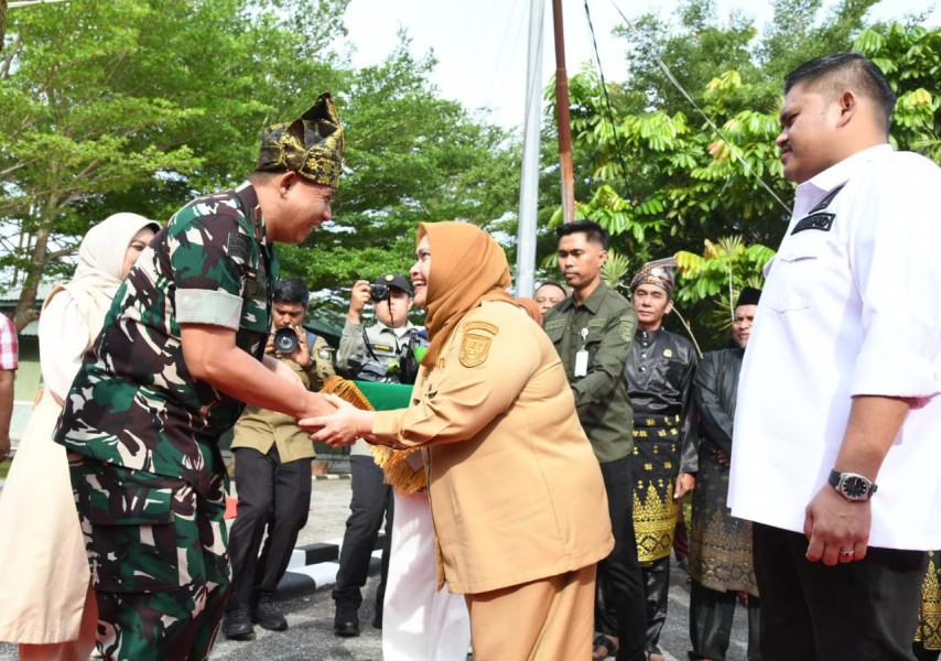 Kunjungan ke Bengkalis, Bupati Kasmarni Sambut Kedatangan Danrem 031 Wira Bima di Makodim