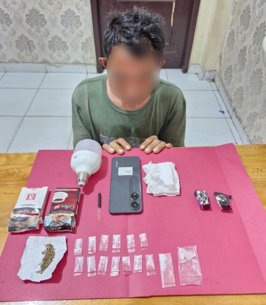 Polres Siak Bekuk Bandar Narkoba di Kampung Benayah, Shabu dan Ganja Disembunyikan di Bola Lampu dan Kotak Rokok