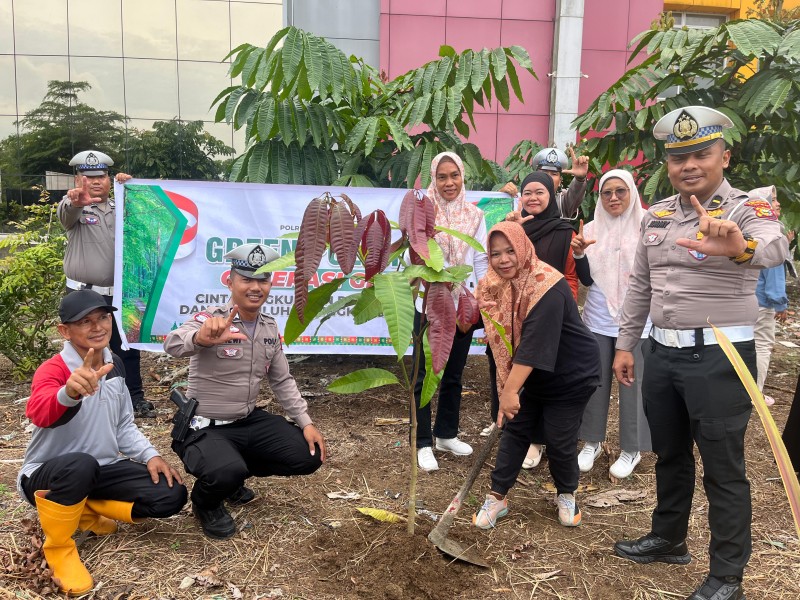 Tanam Pohon, Tanam Harapan: Polres Inhil Dukung Gerakan Hijau Polda Riau