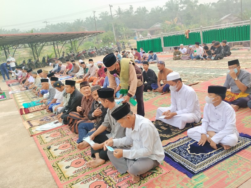 Kabut Asap Melanda, Pramuka Ukui Hadir Lindungi Warga dengan Masker Gratis