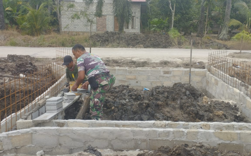 TNI Bersama Masyarakat Kebut Pembangunan Dua Jembatan Armco di Sungai Sembilan