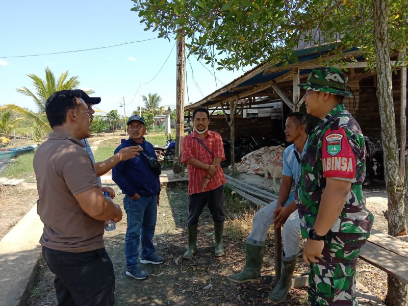 Babinsa Koramil 06/Kateman Giatkan Pengawasan dan Imbauan Cegah Karhutla