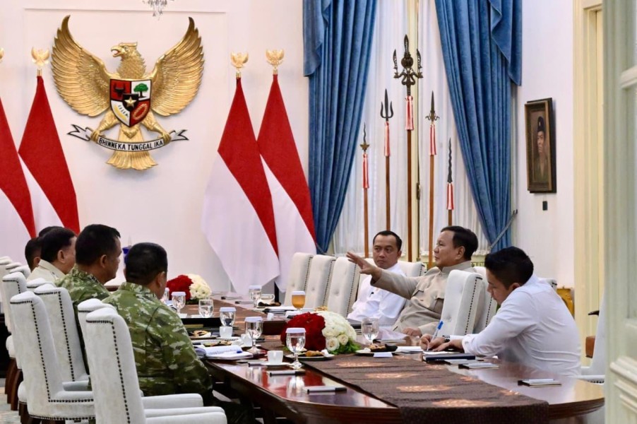 Prabowo Bahas Pembangunan 2.500 Jembatan Desa hingga Listrik Terluar Bersama TNI