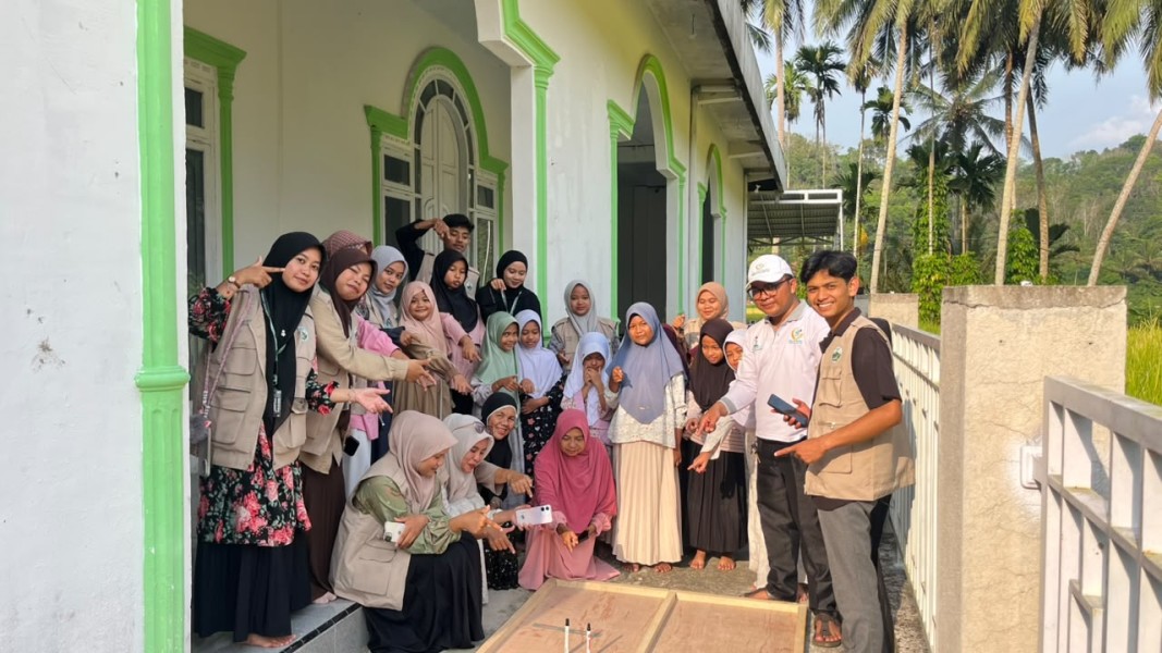 Mahasiswa KKN Sukseskan Gerakan Nasional Indonesia Berkiblat