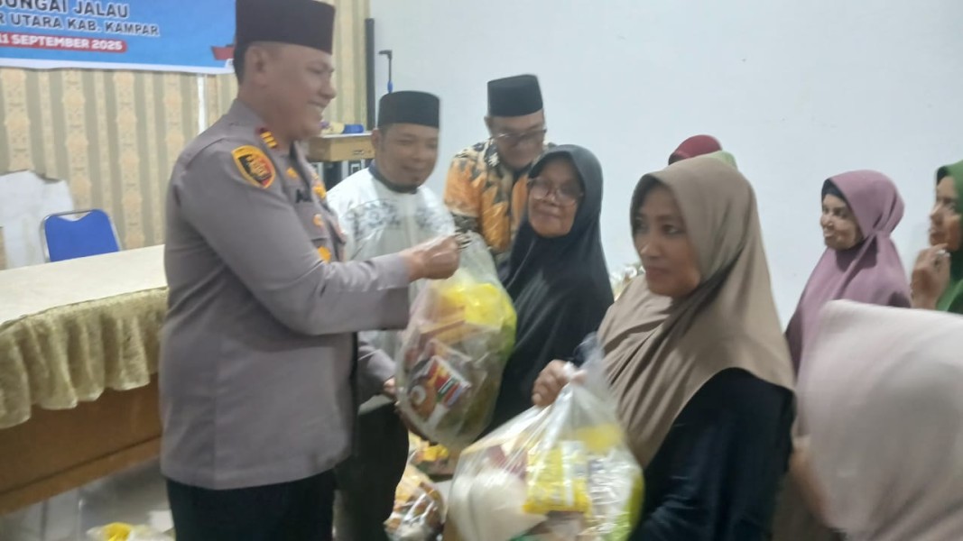 Kapolsek Kampar: 'Menolong Satu Orang Bisa Ubah Dunianya!' Jumat Barokah Beri Harapan di Sungai Jalau!