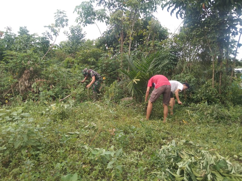 Kopka Togi Sitorus Pimpin Gotong Royong Bersama Warga di Tualang Timur