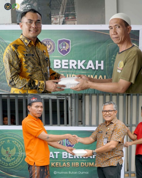 Jumat Berkah di Rutan Dumai: Petugas Berbagi, Kepedulian untuk Warga Binaan