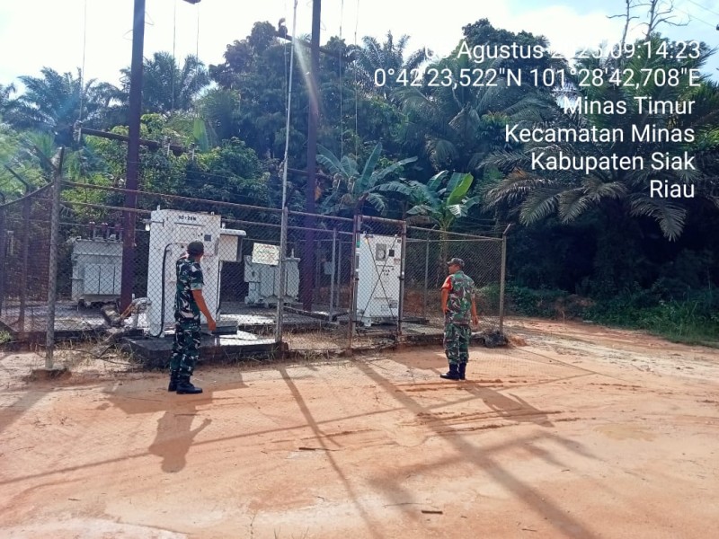 Babinsa Koramil 03/Minas Serda Mayus Maruli dan Koptu Salomo Sembiring Laksanakan Patroli Penguatan Binter SKK Migas PT PHR di Minas Field