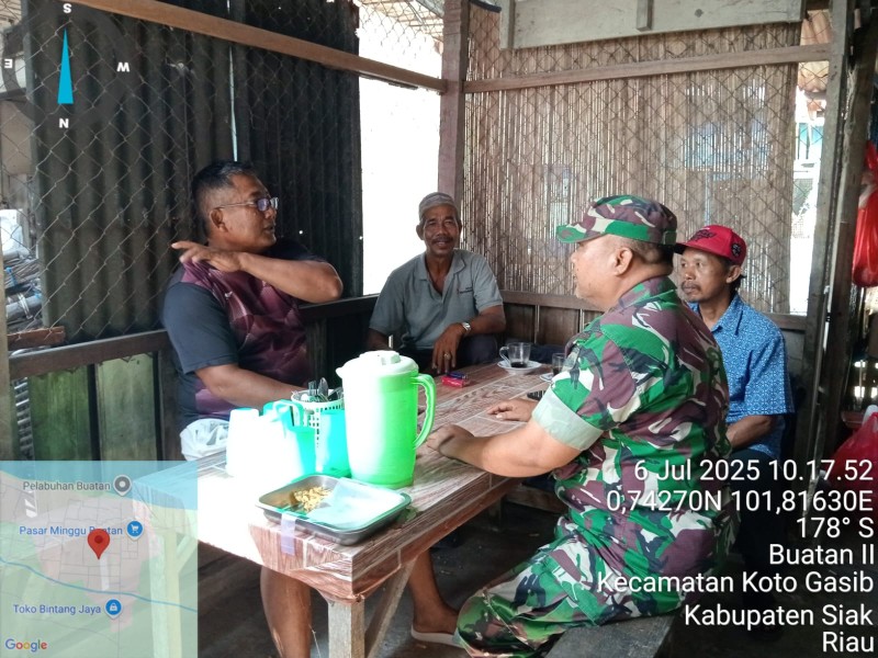 Babinsa Koramil 04/Perawang Ajak Warga Kp. Buatan Dua Peduli Kebersihan dan Kesehatan Lingkungan