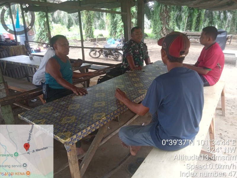 Babinsa Sertu Rudy A. Panjaitan Ajak Warga Rantau Panjang Peduli Kesehatan dan Kebersihan Lingkungan