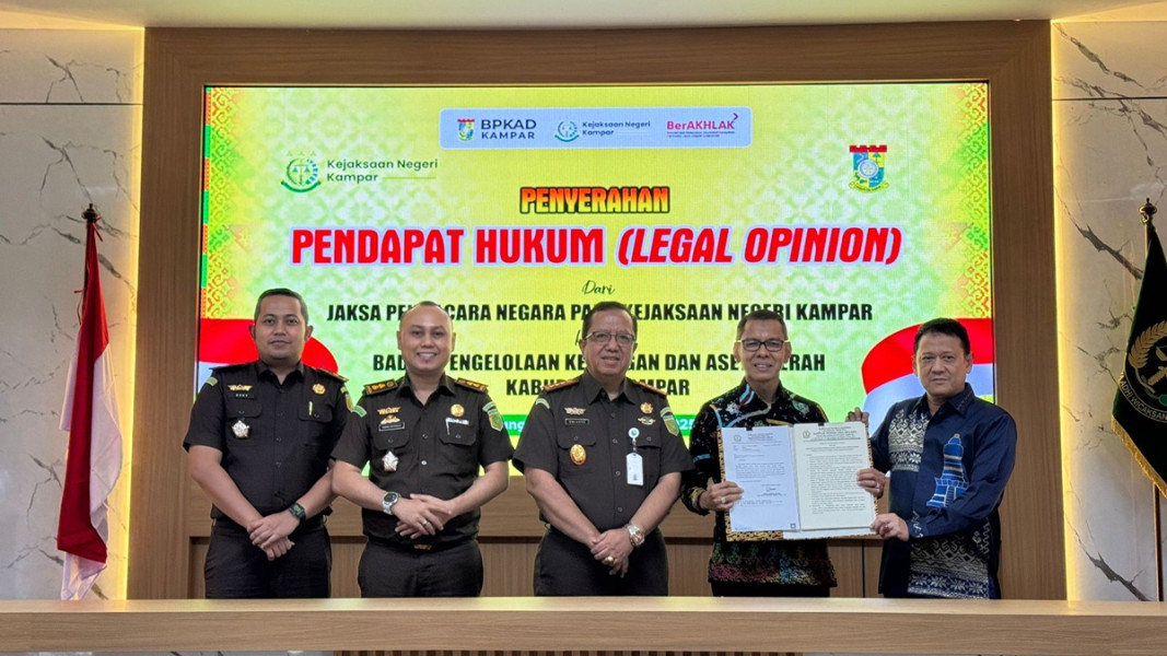 Kejari Kampar Serahkan Legal Opinion (LO) ke BPKAD, Dukung Tata Kelola Keuangan Daerah yang Akuntabel Lewat Fungsi Datun